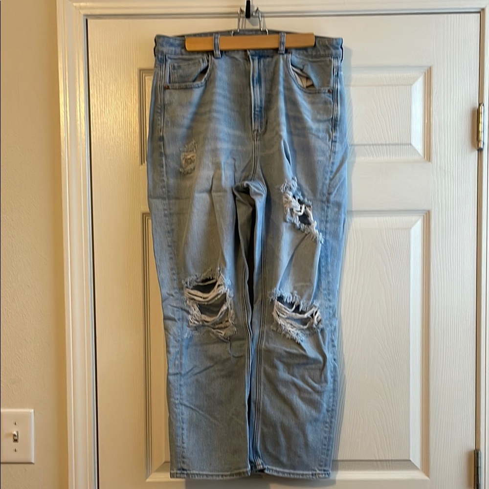 American Eagle Stretch Ripped Mom Jeans, NEVER WORN